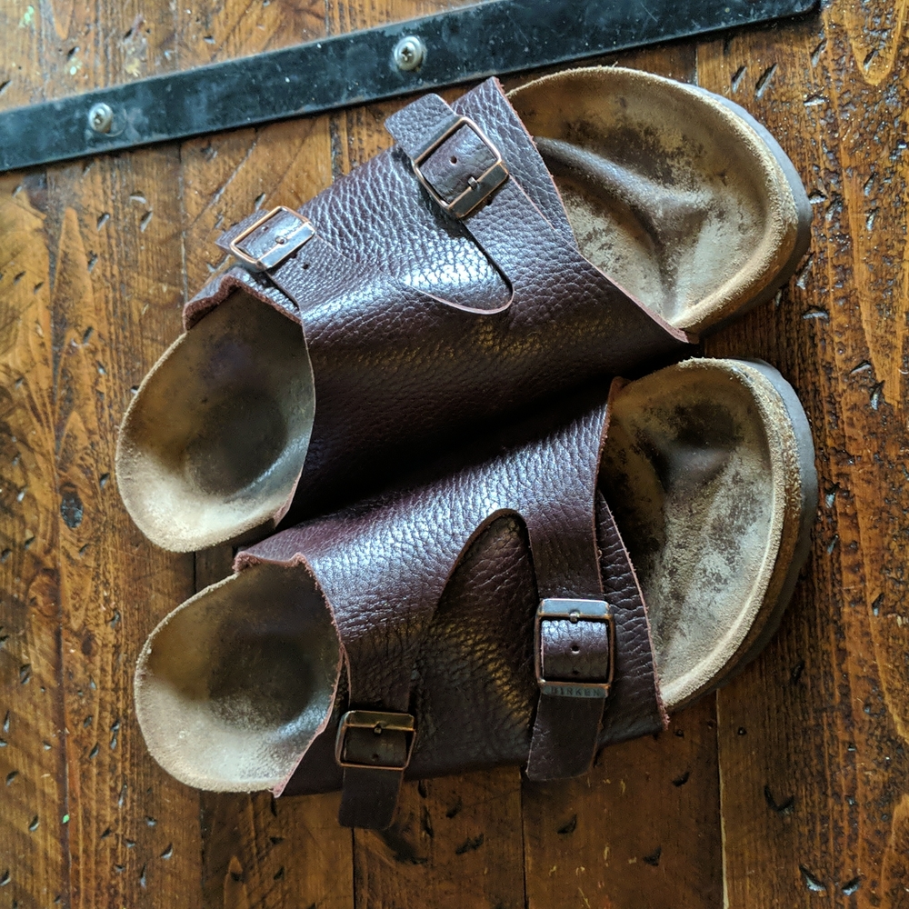 Wide strap double buckle Birkenstock